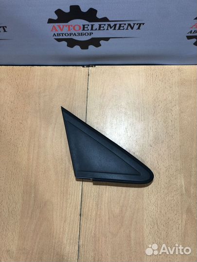 Накладка правого крыла Форд Фокус 2