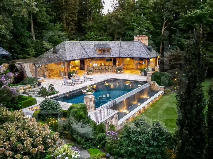 Дом 720 м² на участке 80 сот.