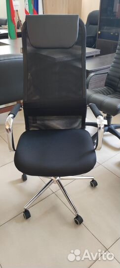 Офисное кресло