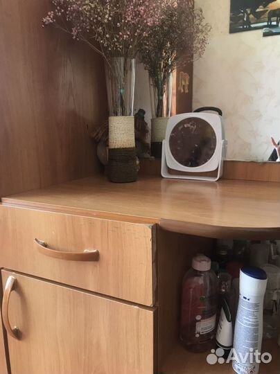 Шкаф книжный с зеркалом стеллаж