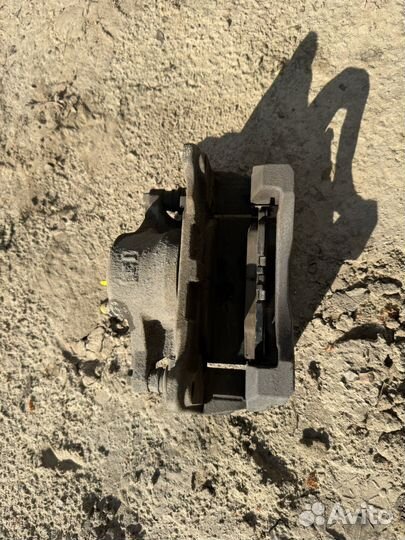 Передние тормозные суппорта Toyota camry vx70