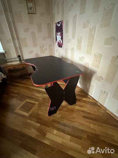 Компьютерный стол