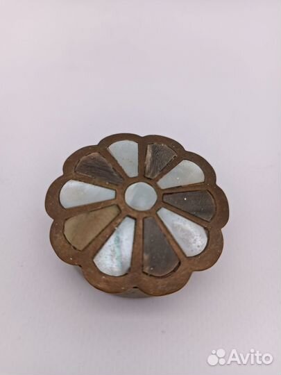 Таблетница шкатулка винтажная латунь перламутр выс