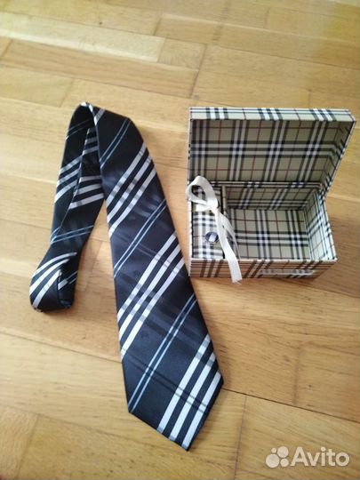 Галстук и запонки от burberry