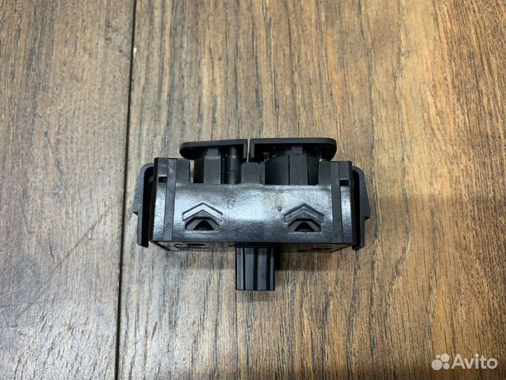 Renault Logan 2 Кнопка аварийной сигнализации