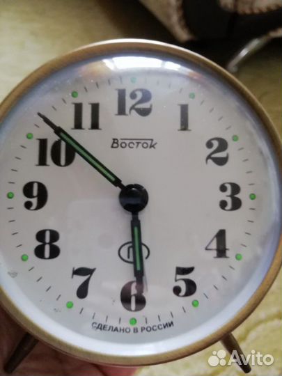 Настольные часы будильник