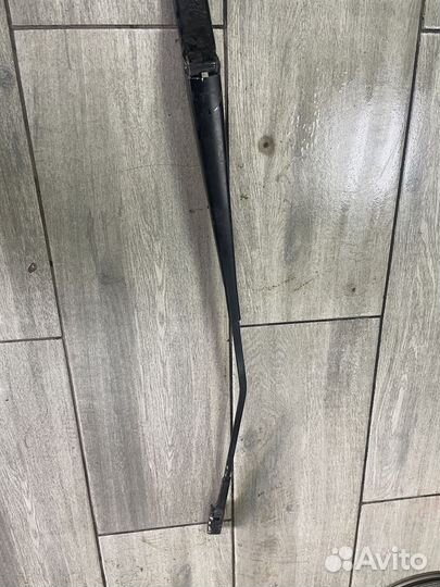 Поводок дворинков правый Шкода октавия А7