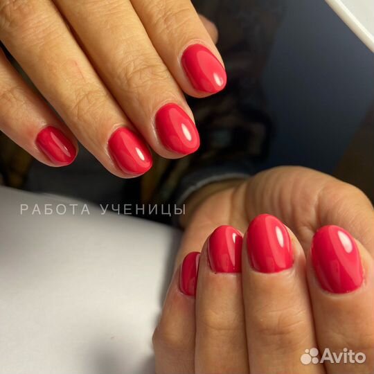 Модель на маникюр