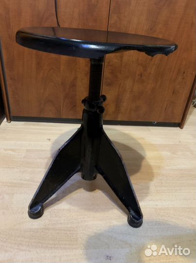 Стул для пианино винтовой