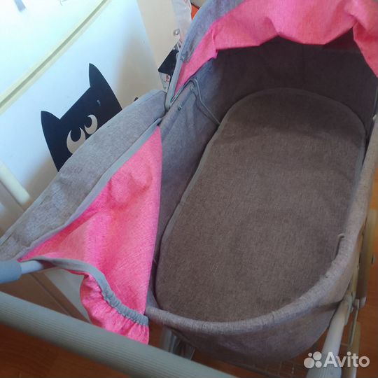 Игрушечная коляска для кукол