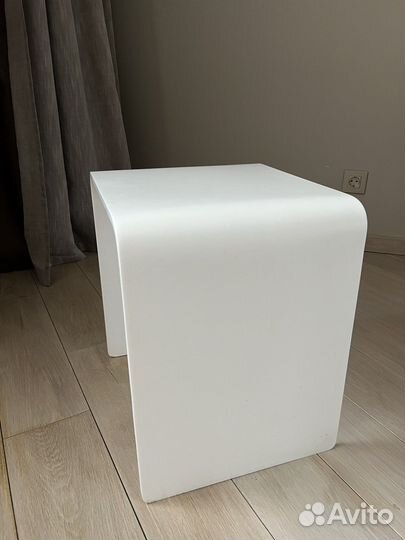 Стул из искусственного камня