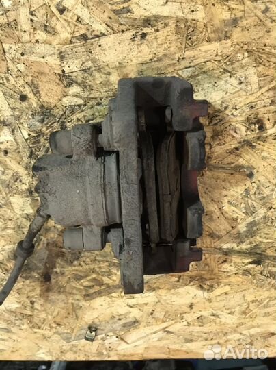 Суппорт передний Volvo s60 2002