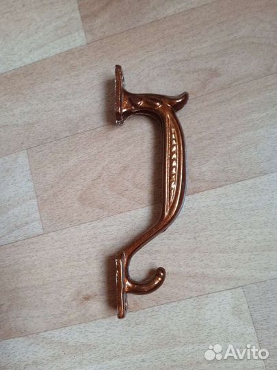 Крючки для вешалки в прихожую