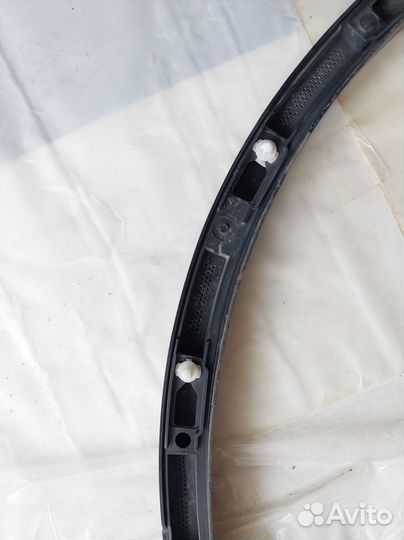 Накладка колёсной арки Touareg задняя левая