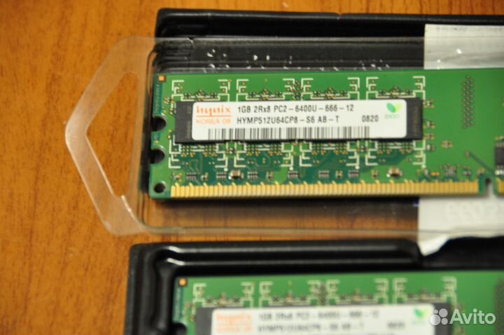 Две планки оперативной памяти DDR2 1GB