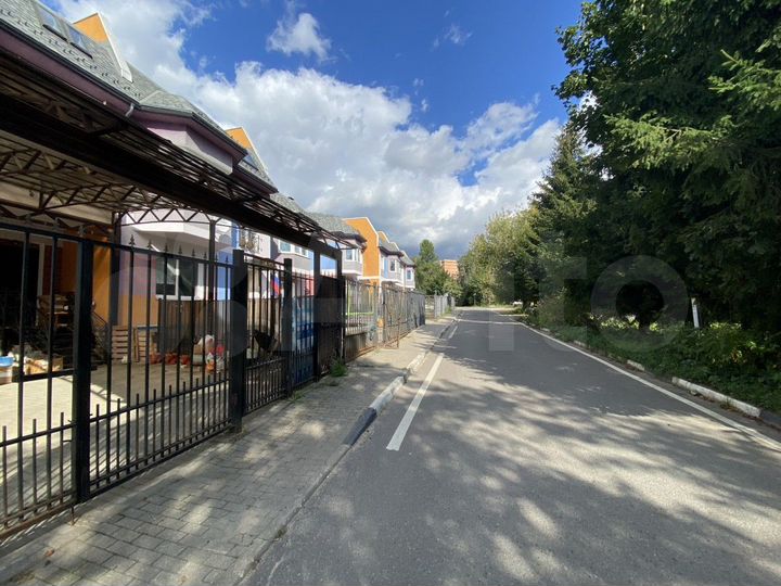 Таунхаус 296,2 м² на участке 4 сот.