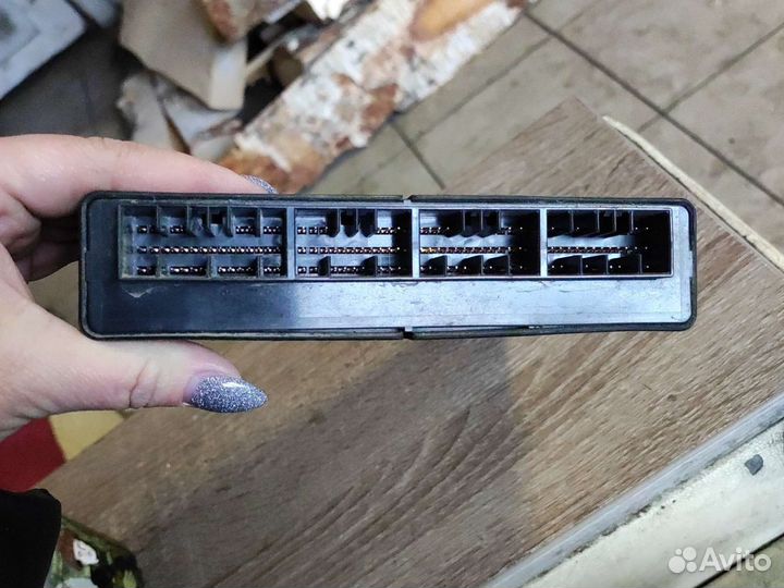 Эбу Mitsubishi Carisma I (1995–2005) MR560714