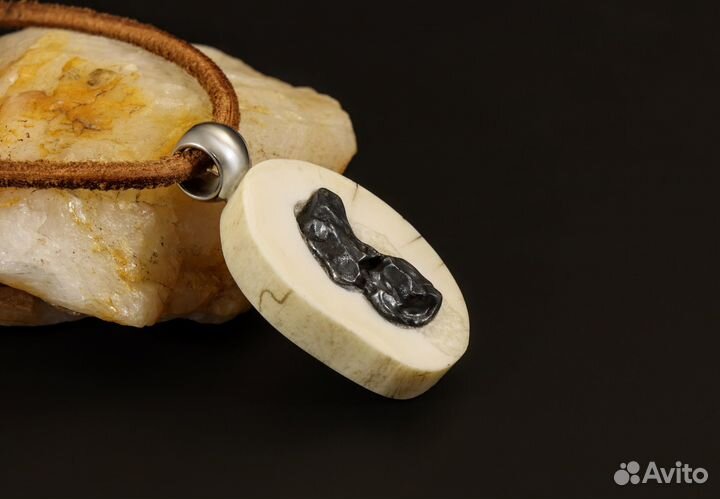 Продам метеорит в амулете