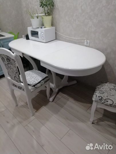 Стол и 4 стула