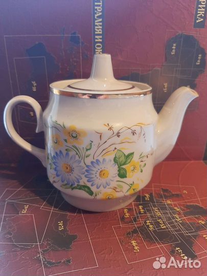Фарфоровый чайник