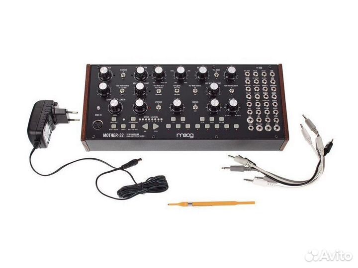 Moog Mother-32 аналоговый синтезатор