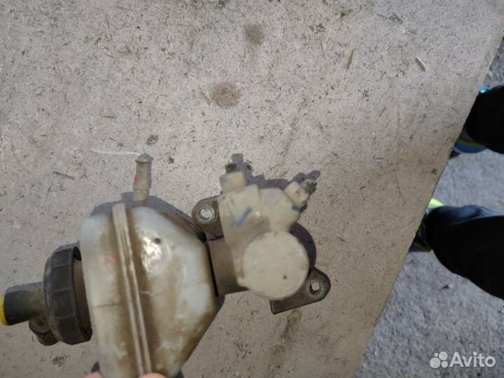 Главный тормозной цилиндр Renault Logan 2005-2014