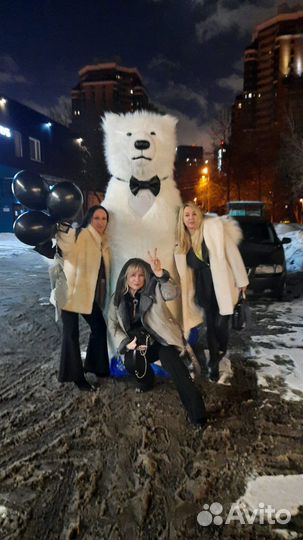 Белый мишка с поздравлением на 8 марта