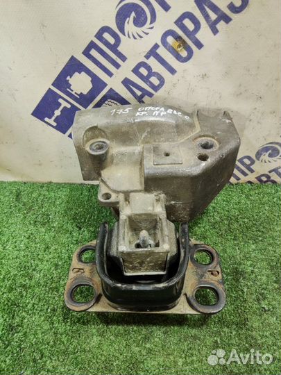 Кронштейн опоры двигателя правый Renault Symbol