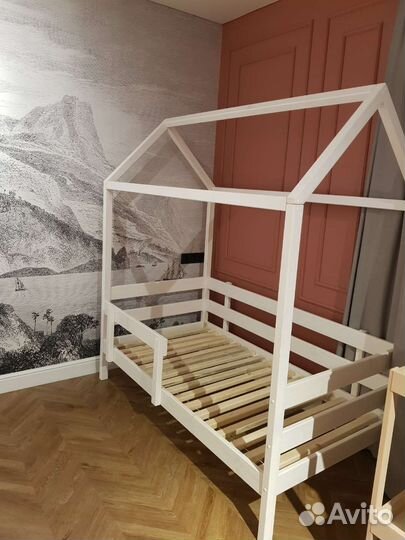 Кроватка домик