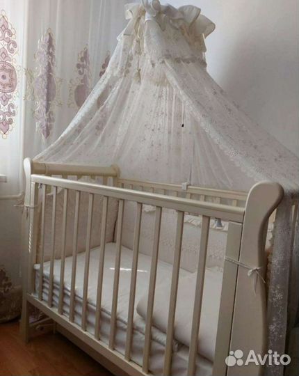 Кровать с маятником