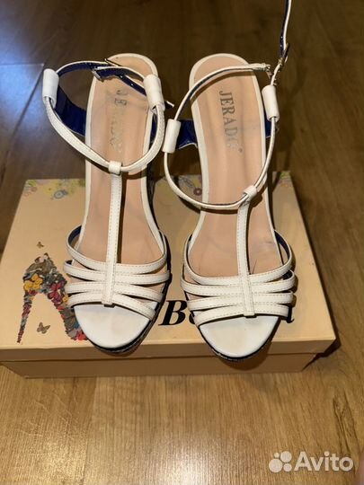 Босоножки на платформе 37