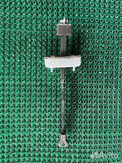 Ограничитель двери лев. зад. Toyota Fj cruiser