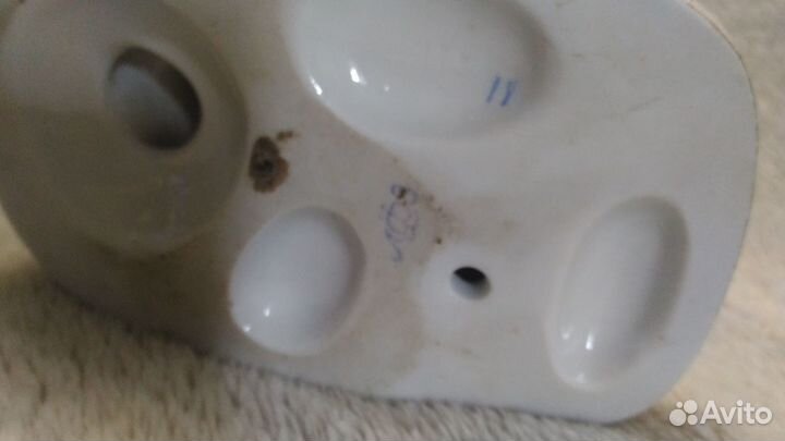 Фарфоровая статуэтка 