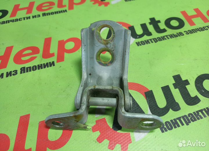 Петля двери nissan cube BNZ11 перед право