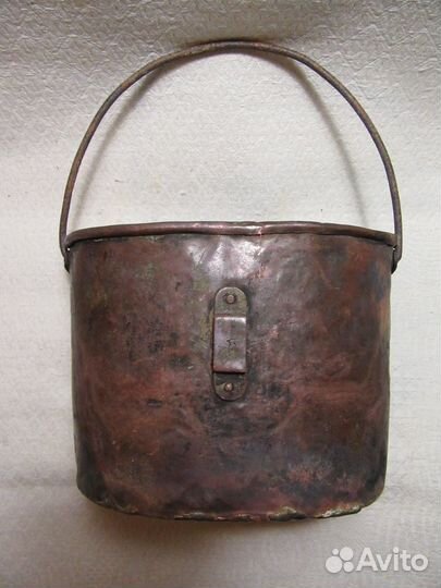 Царский котелок, произведенный в Японии