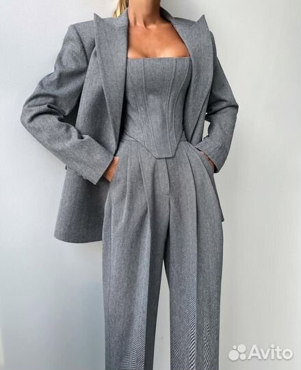 Костюм женский
