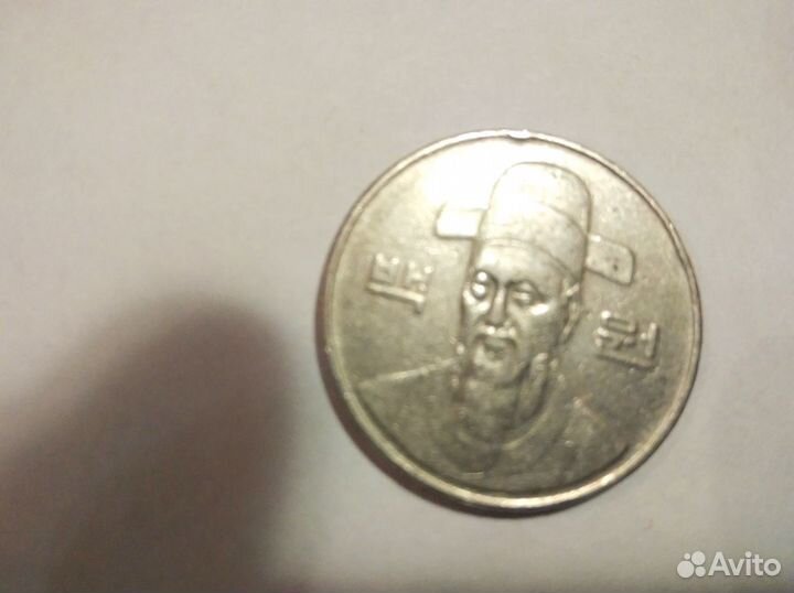 Продам монету 100 вон Южная Корея