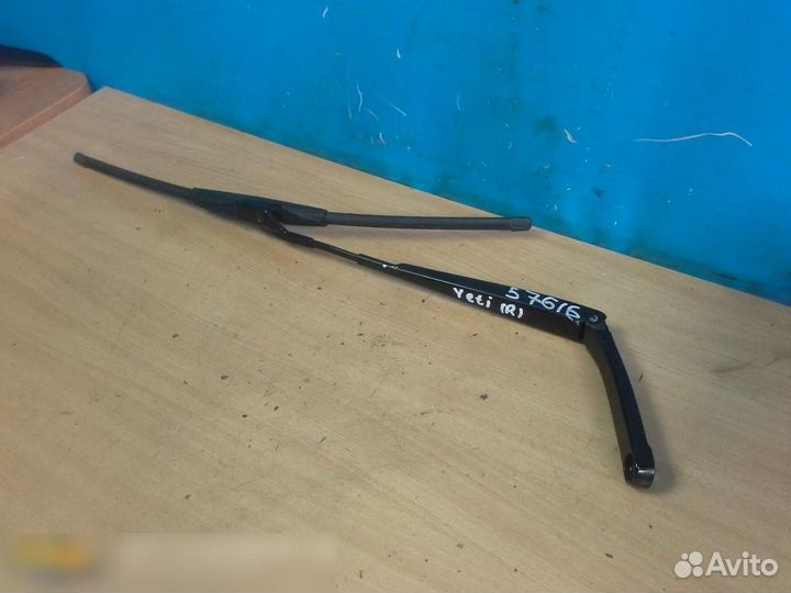 Поводок стеклоочистителя передний правый Skoda Yet