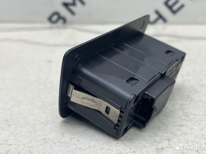Кнопка закрытия багажника Bmw F01 F02 F10 G20 G30