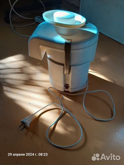 Соковыжималка шнековая новая