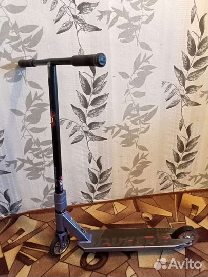 Трюковой самокат duker 303