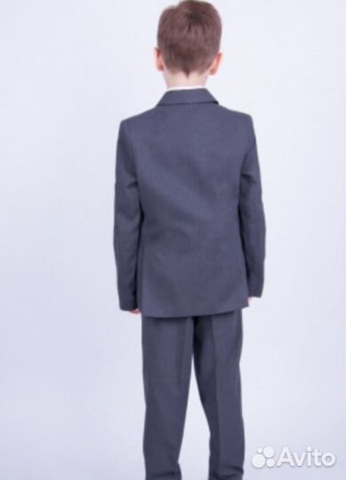 Школьный костюм,новый,рост 134,140,146