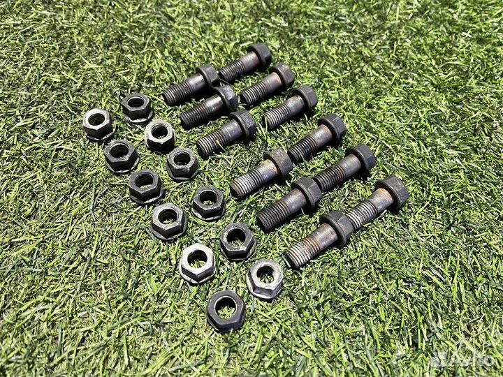 Болт привода передний Toyota Lite Ace Noah CR50