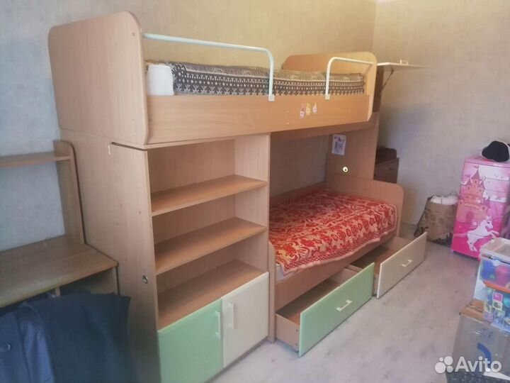 Двухъярусная кровать бу с матрасами