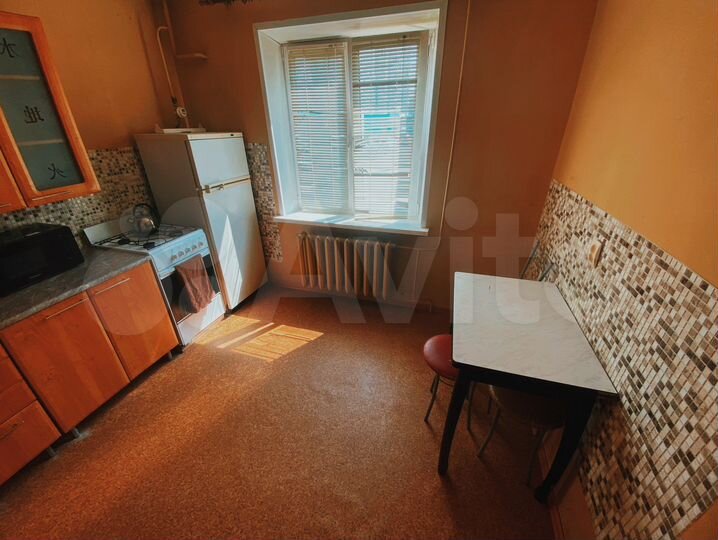 2-к. квартира, 60 м², 1/10 эт.