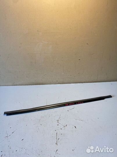 Молдинг стекла передний левый Geely Mk-Cross