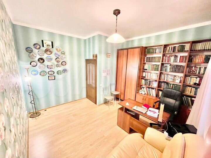 Коттедж 200 м² на участке 8 сот.