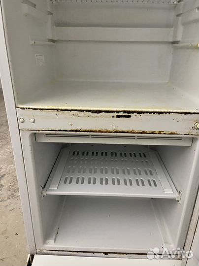 Холодильник вертикальный Работает