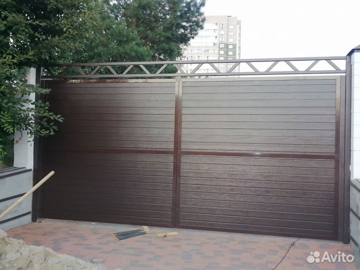 Ворота распашные из металла