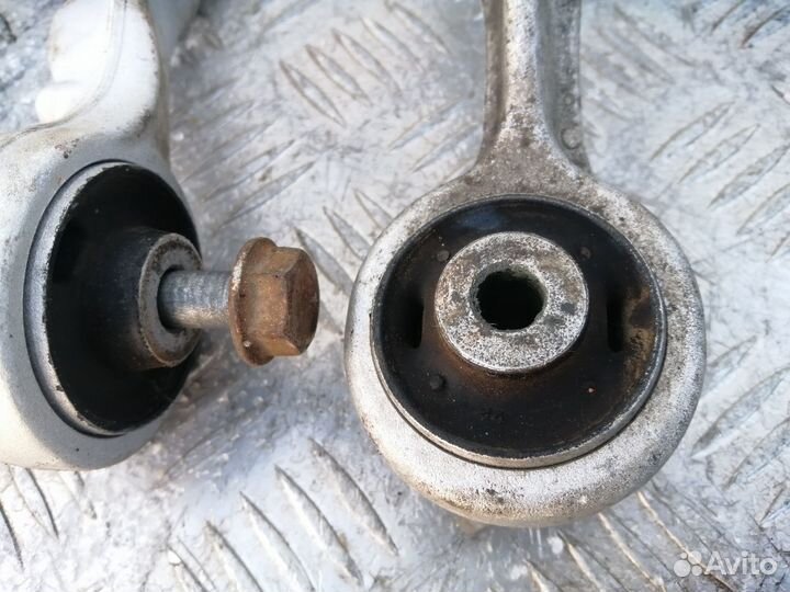 Рычаг передний верхний Audi A4 B5 1996г